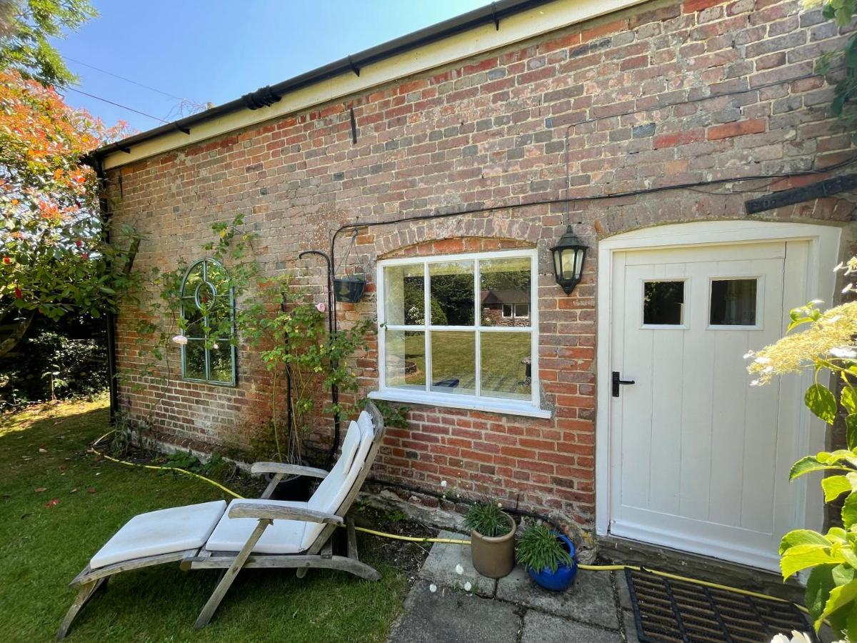 Little Barn Hotel Buckland Newton Exterior photo